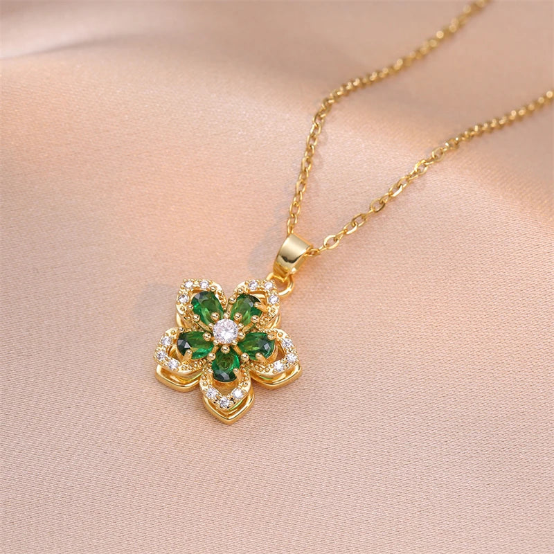 Ellis Bloom Pendant Necklace